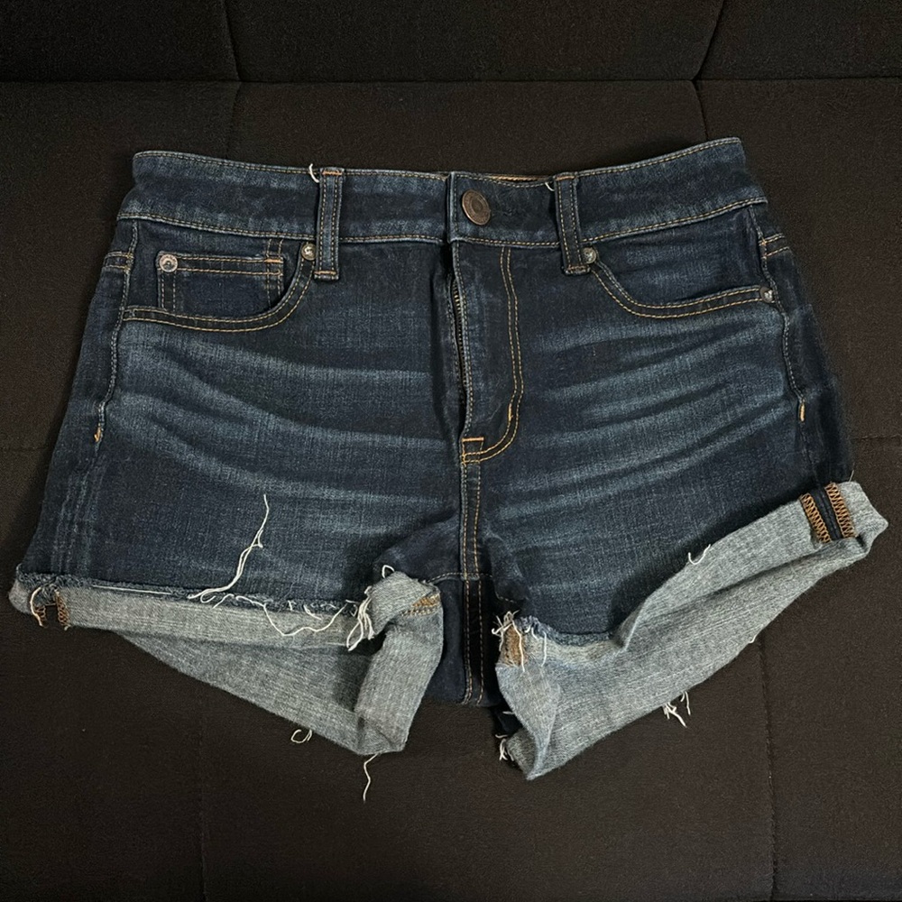 American Eagle high waisted stretchy jean shorts; size 4